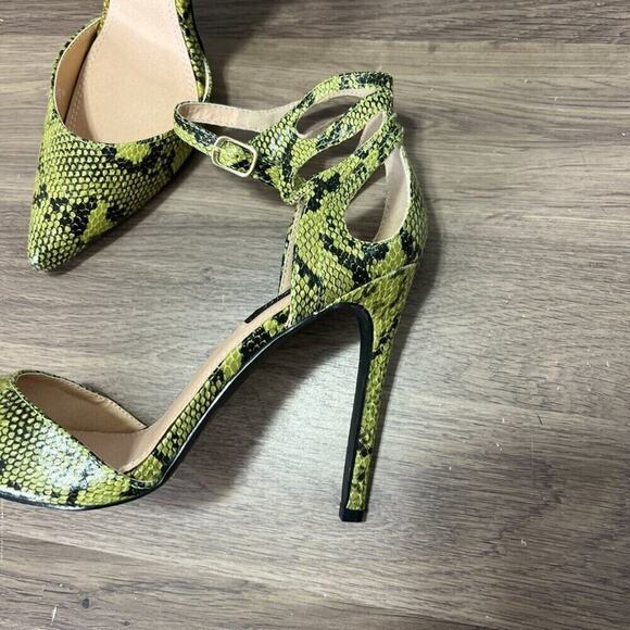 Shoedazzle Sophia & Lee Snake Skin April heels - Picture 5 of 9